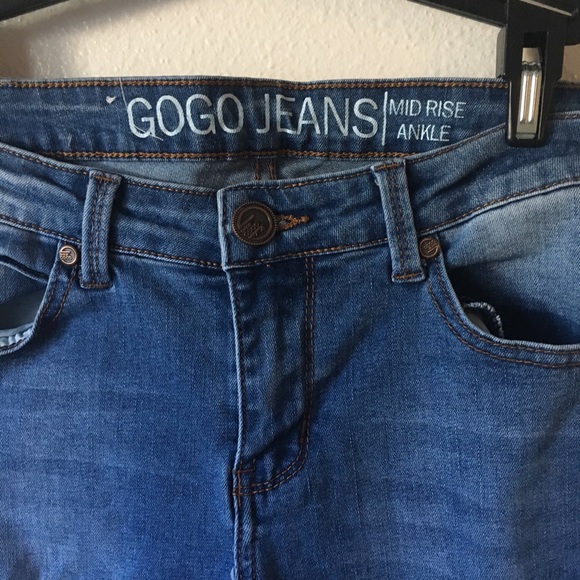 👖2/$20 GO GO JEANS MID RISE ANKLE - Picture 2 of 5